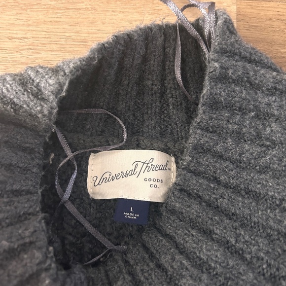 Universal Threads Woman’s Tunic Mock Neck Sweater- NWOT - Picture 2 of 7